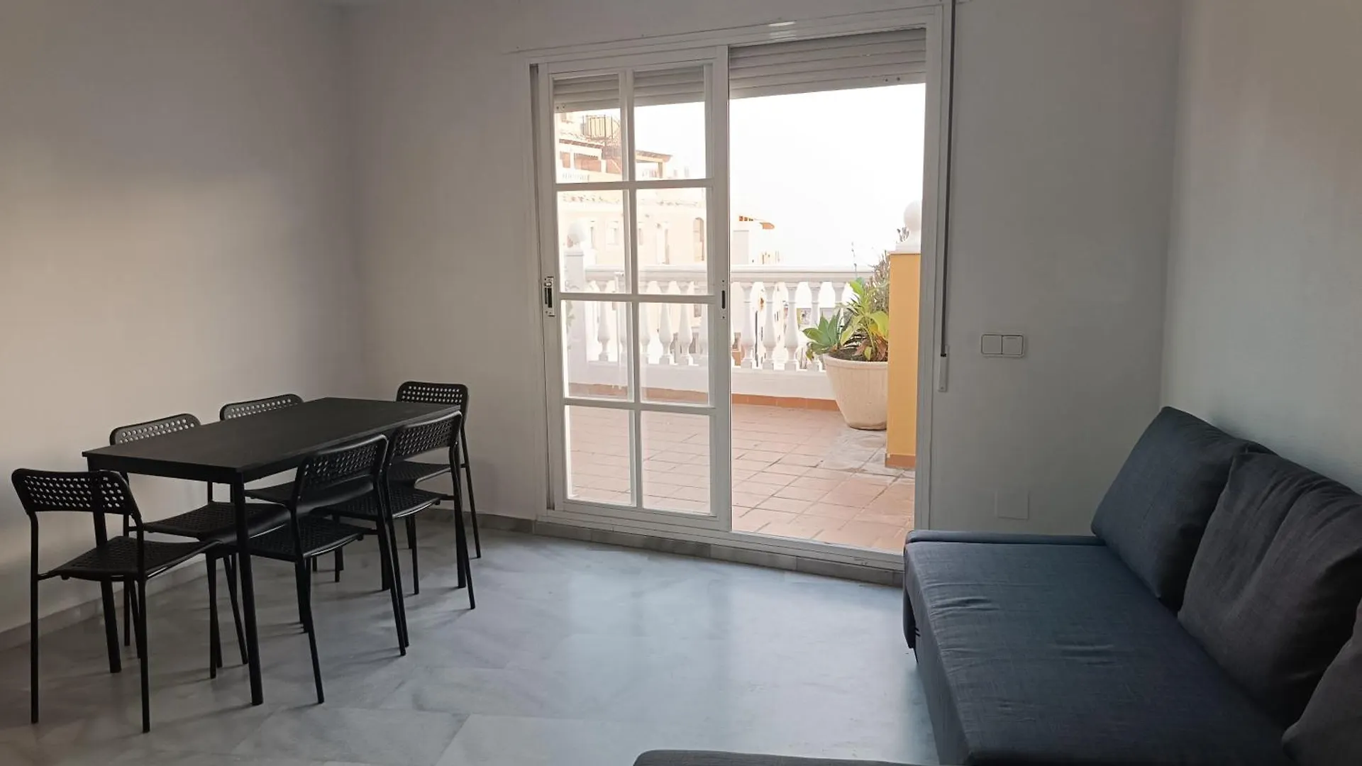 Lovely Penthouse In Front Of The Beach With Free Parking Málaga 0*,  Espagne